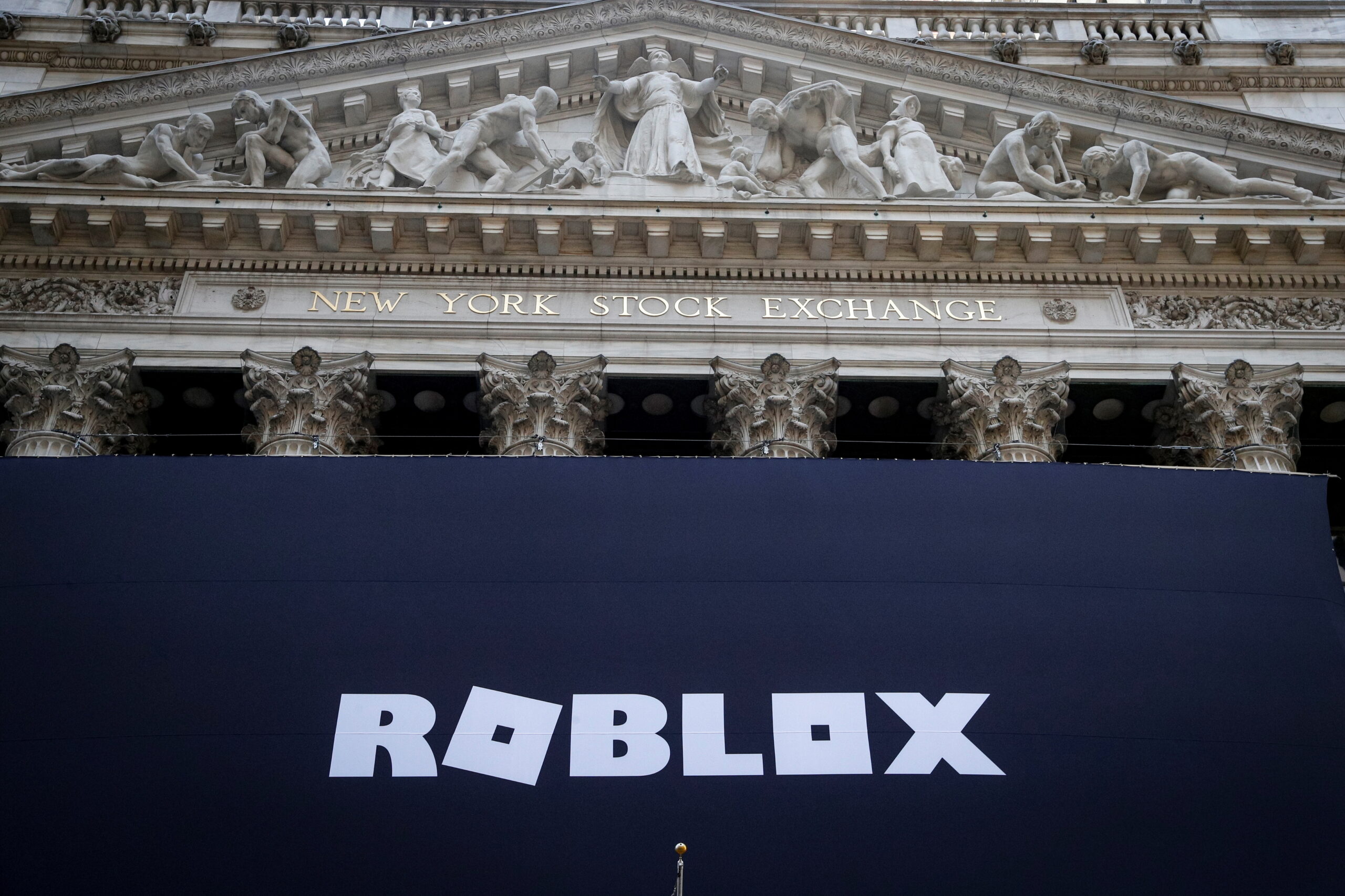 Roblox Plans Playstation Debut, New World-Building Ai Tools